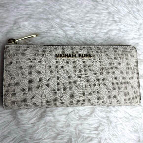 Michael Kors Jet Set Signature Wallet - Picture 1 of 9